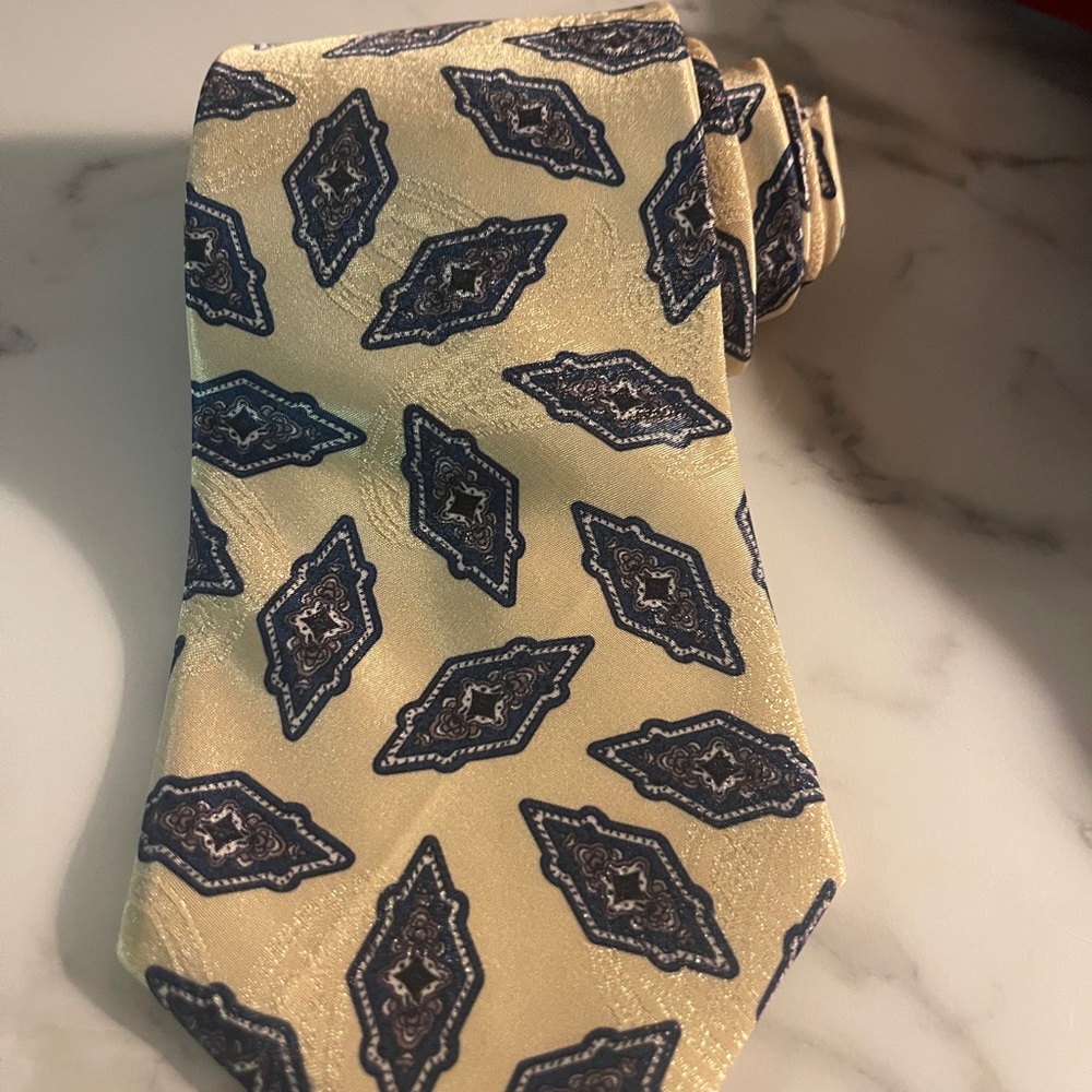 Domain tie
